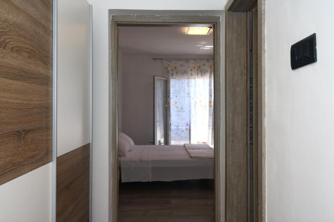Apartmani Mikin Betina  Exterior foto
