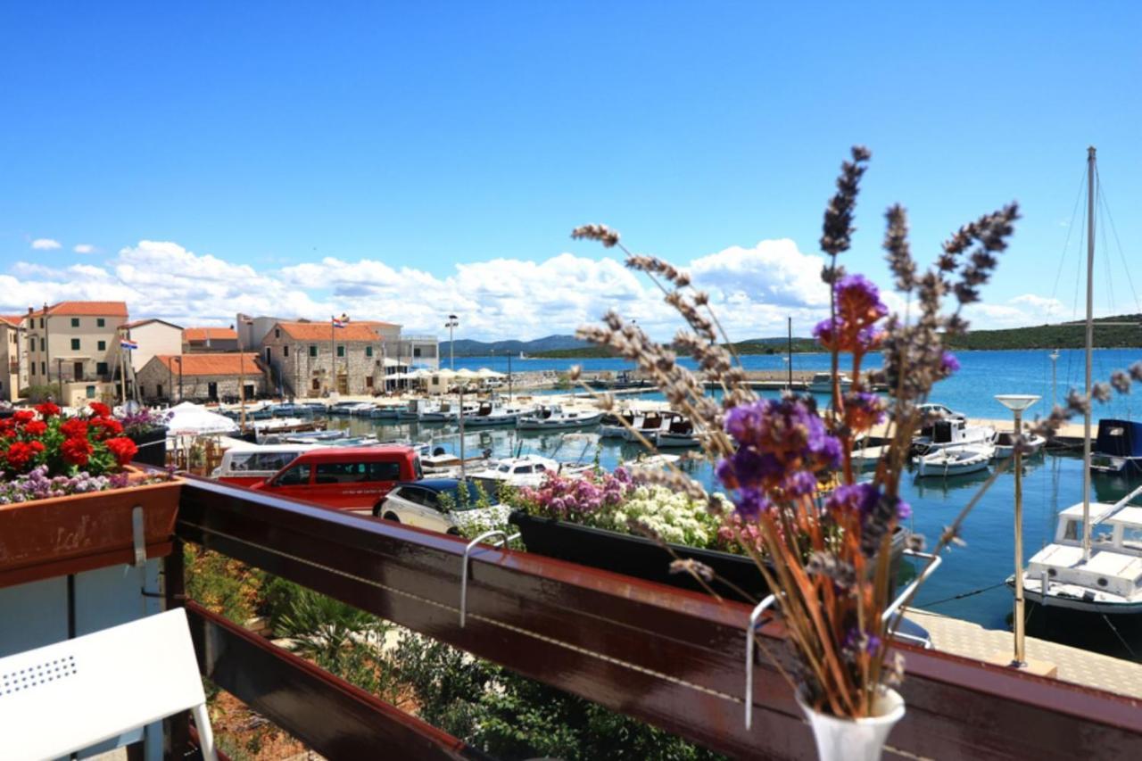 Apartmani Mikin Betina  Exterior foto