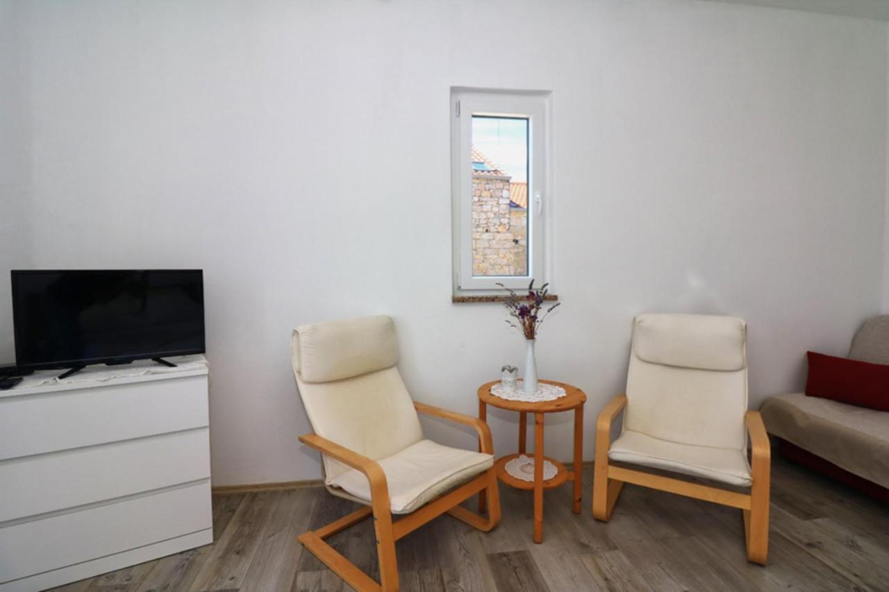 Apartmani Mikin Betina  Exterior foto