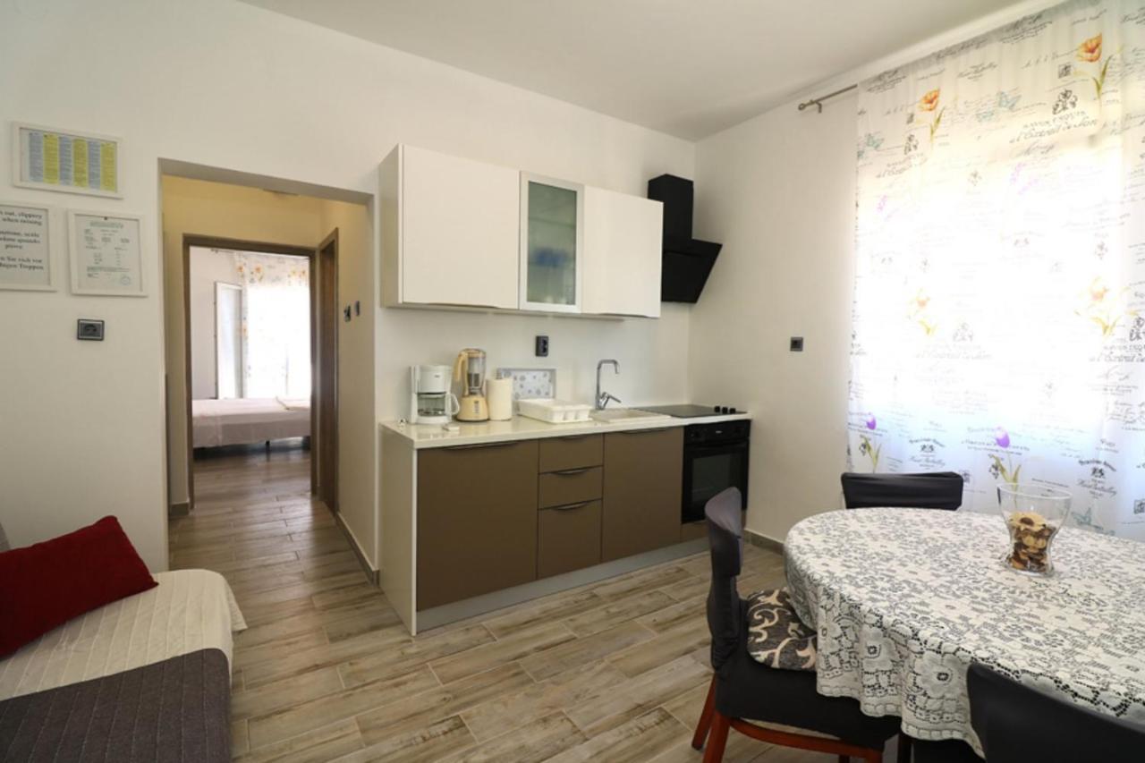 Apartmani Mikin Betina  Exterior foto