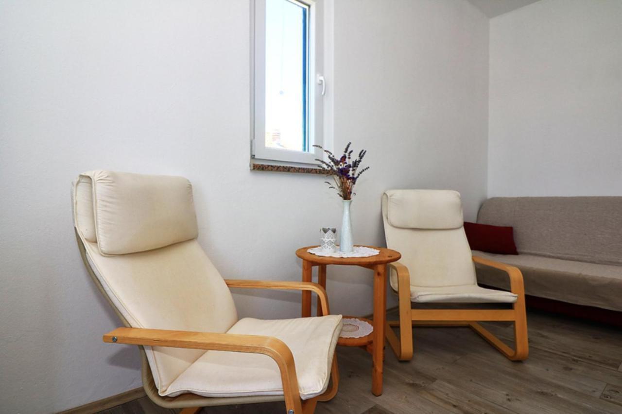 Apartmani Mikin Betina  Exterior foto