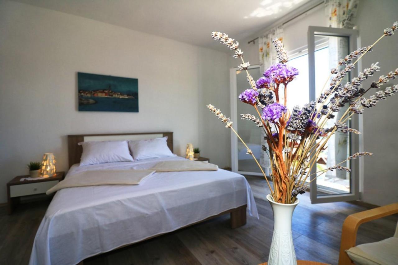 Apartmani Mikin Betina  Exterior foto