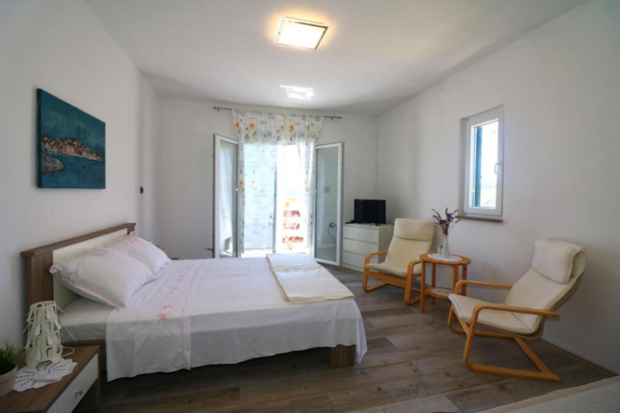Apartmani Mikin Betina  Exterior foto