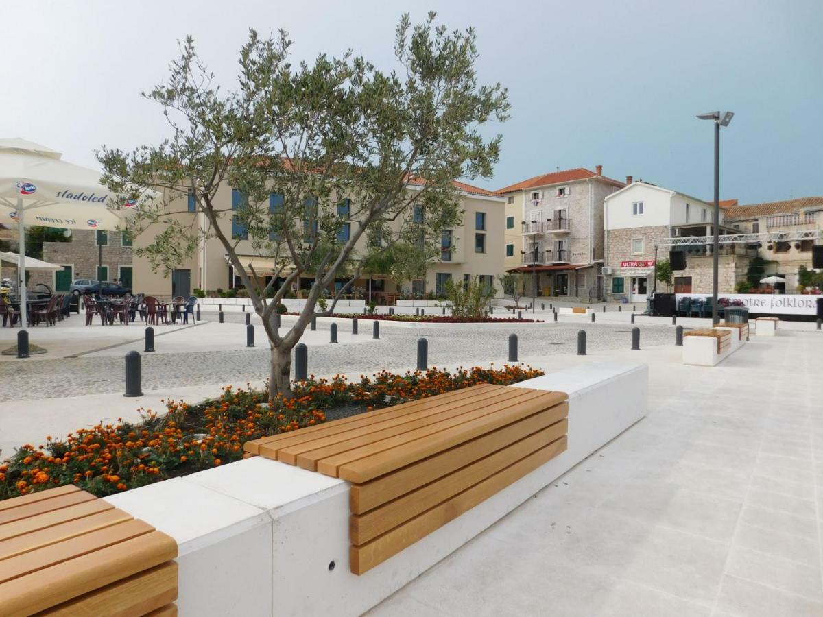 Apartmani Mikin Betina  Exterior foto