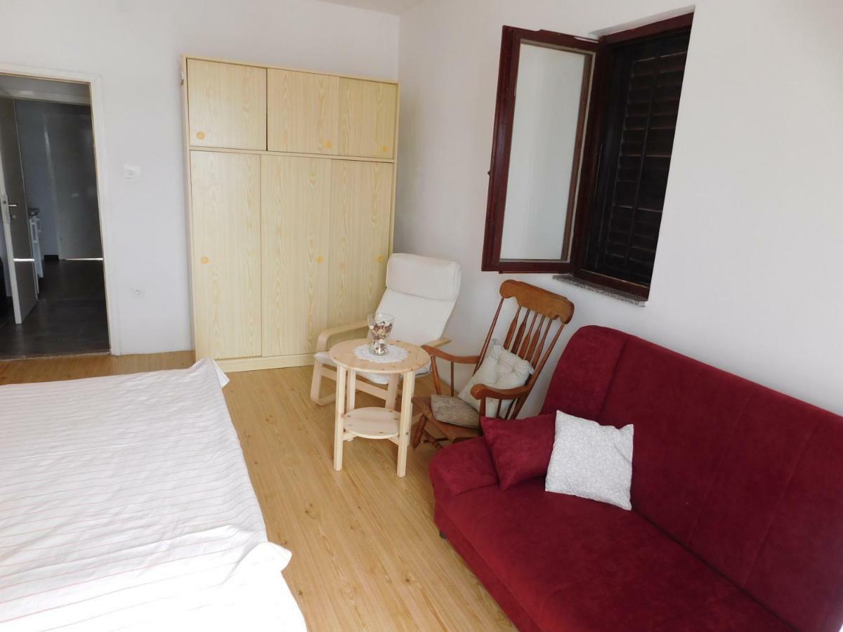 Apartmani Mikin Betina  Exterior foto