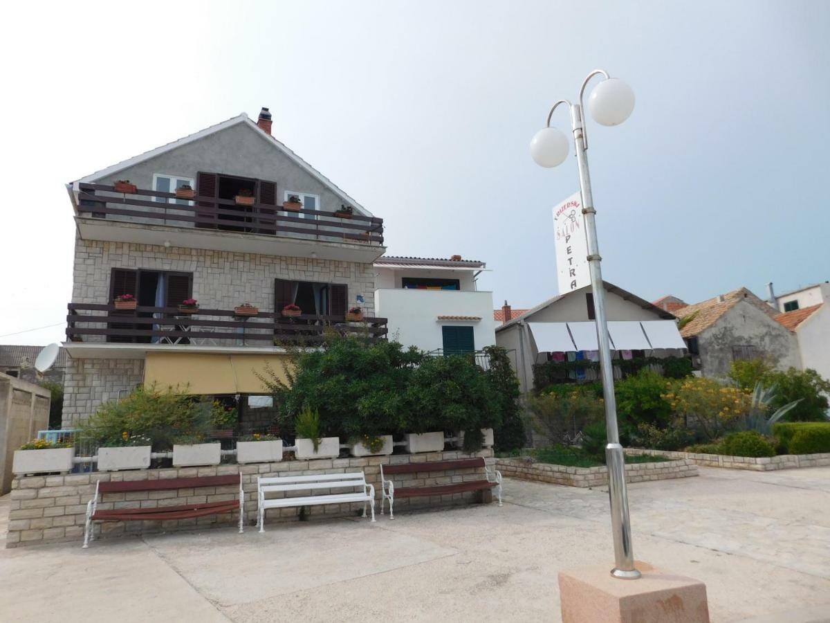 Apartmani Mikin Betina  Exterior foto