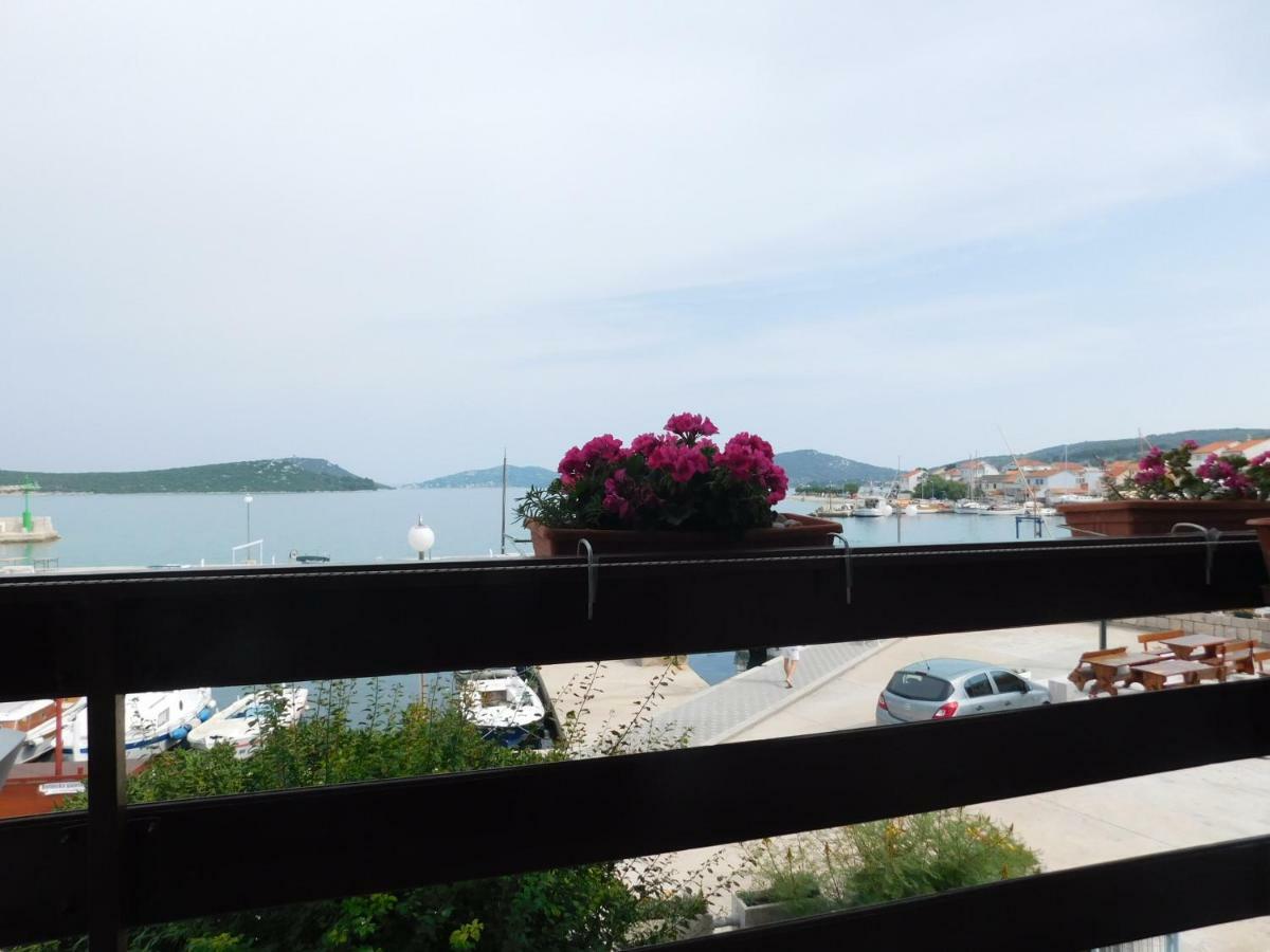 Apartmani Mikin Betina  Exterior foto