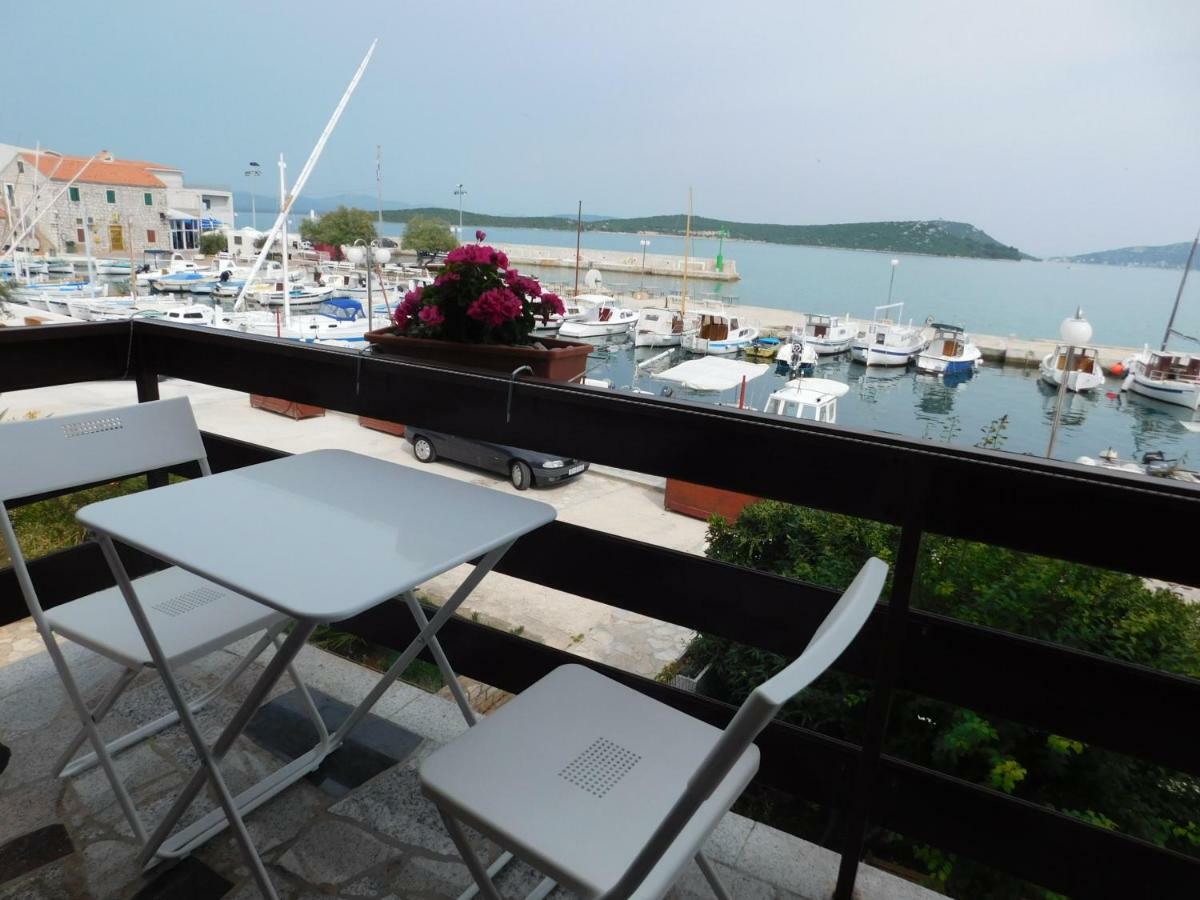 Apartmani Mikin Betina  Exterior foto