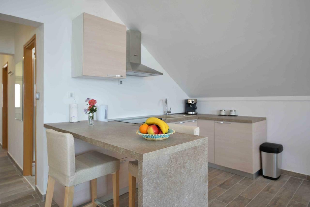 Apartmani Mikin Betina  Exterior foto