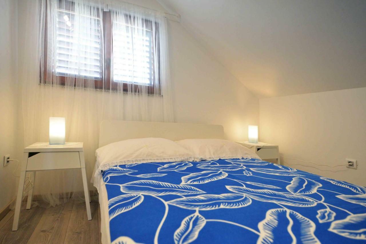 Apartmani Mikin Betina  Exterior foto