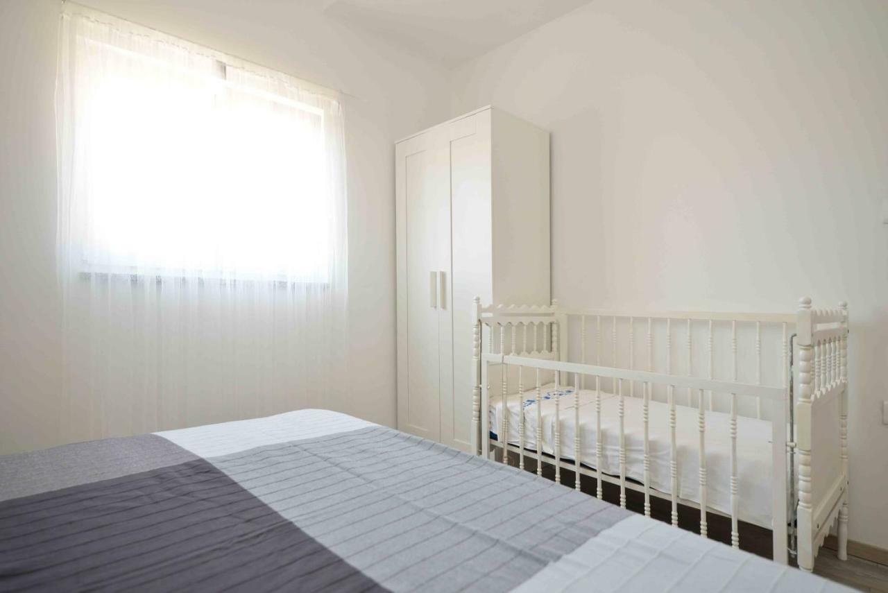 Apartmani Mikin Betina  Exterior foto