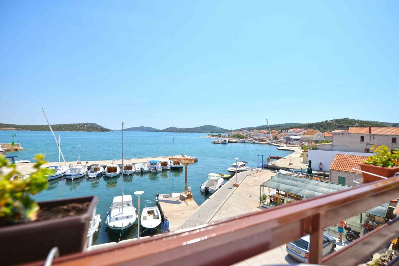 Apartmani Mikin Betina  Exterior foto
