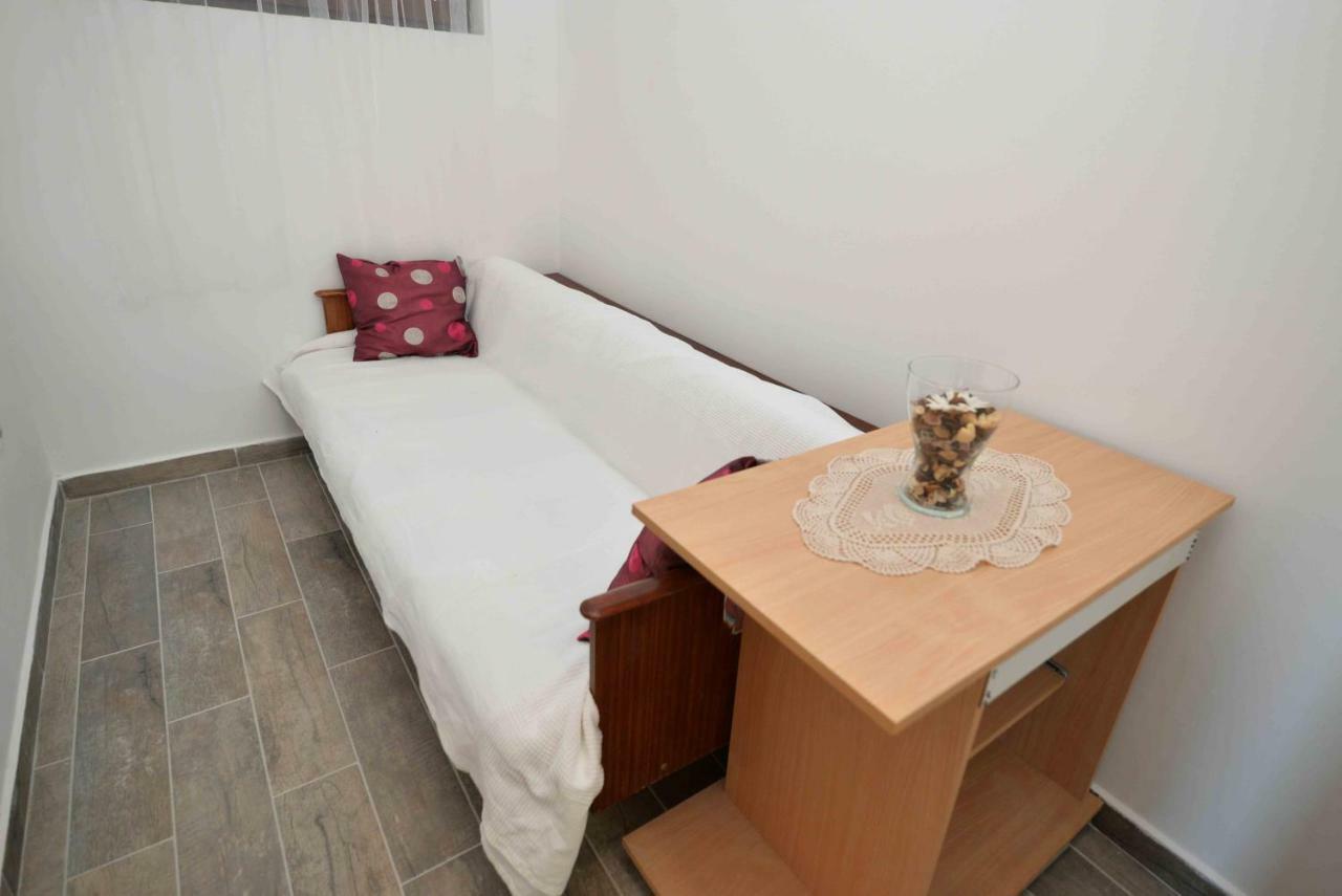 Apartmani Mikin Betina  Exterior foto
