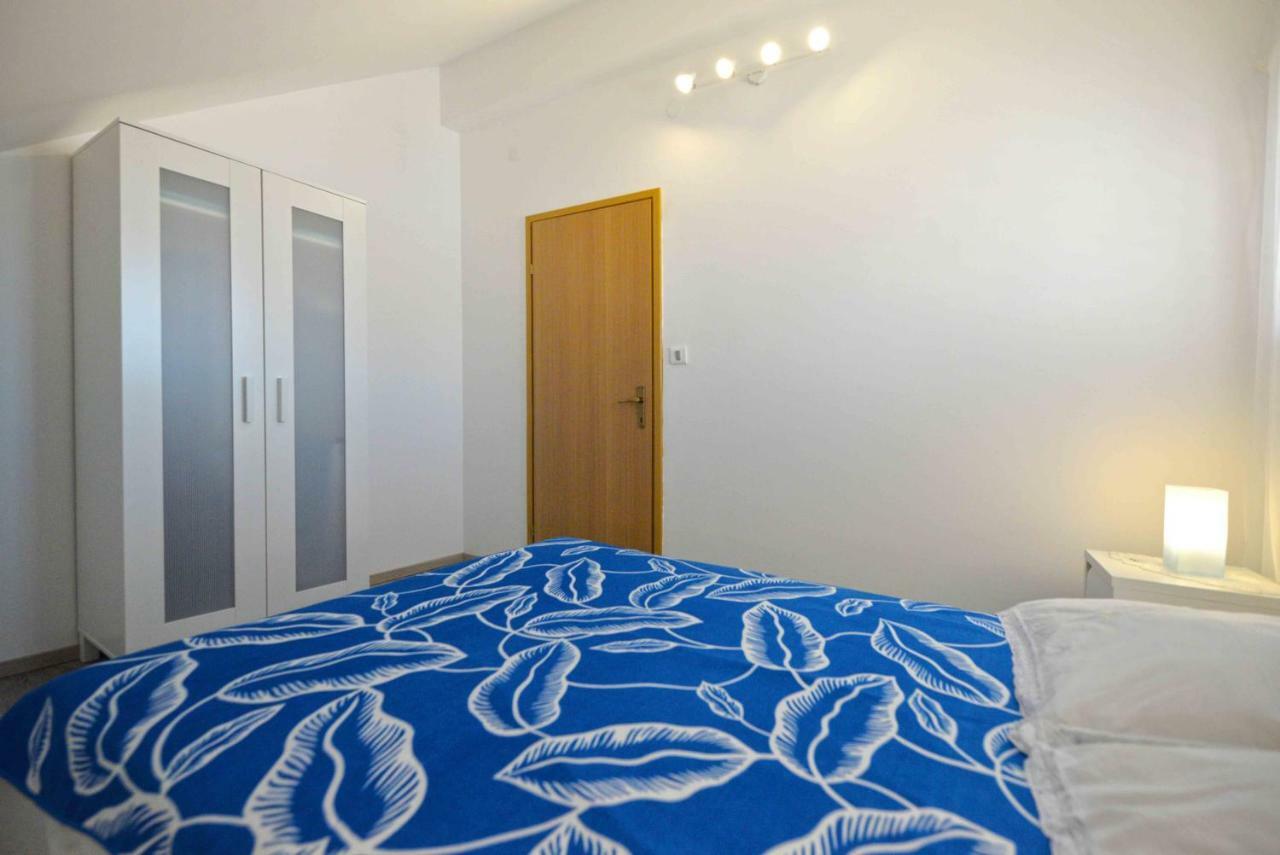 Apartmani Mikin Betina  Exterior foto