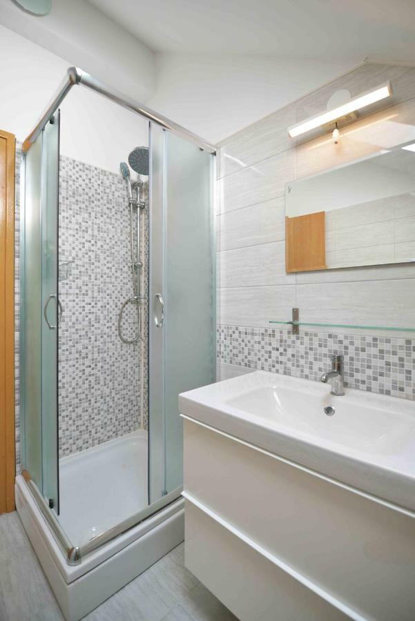 Apartmani Mikin Betina  Exterior foto
